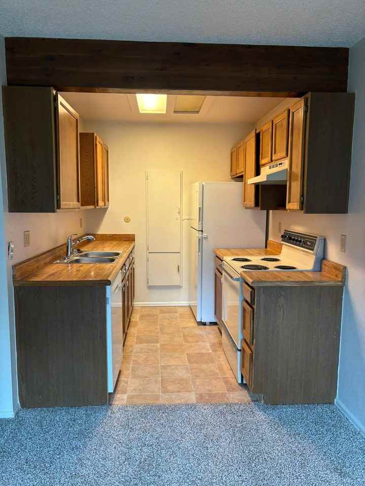 4630 Excalibur Ct - Photo 2 of 12