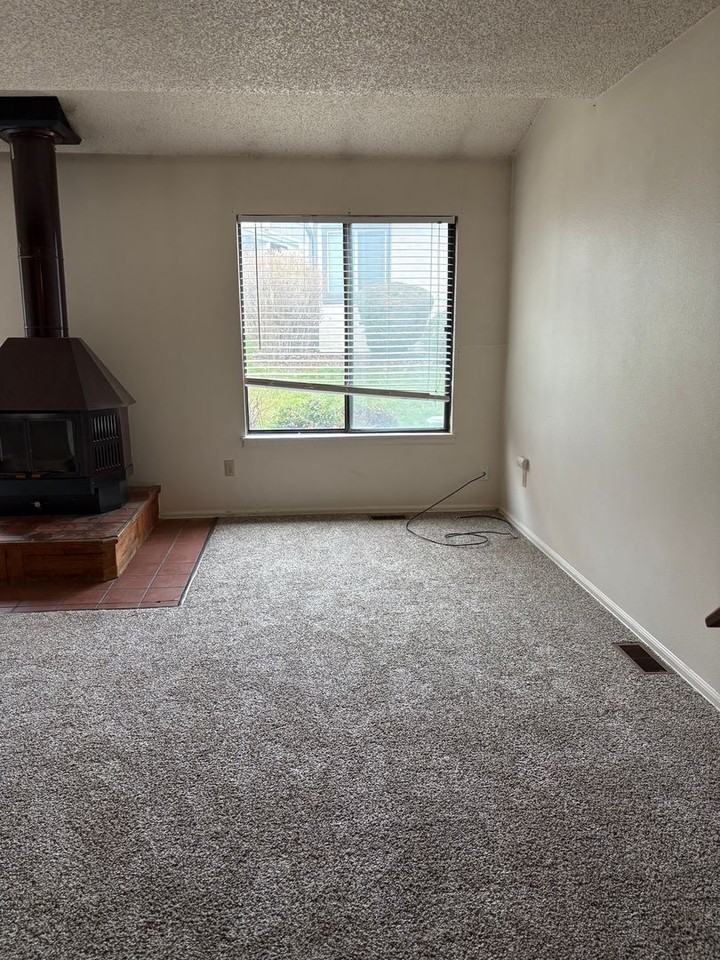 4630 Excalibur Ct - Photo 4 of 12