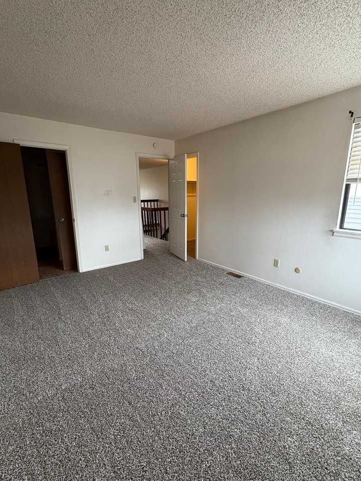 4630 Excalibur Ct - Photo 5 of 12