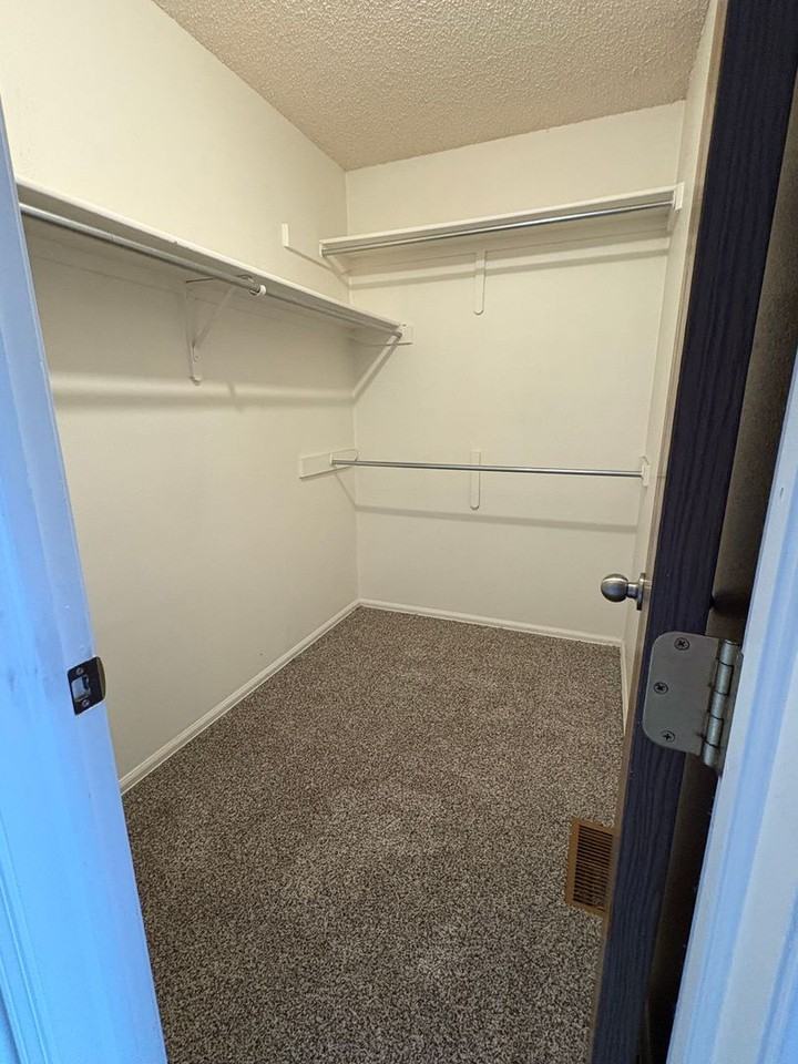 4630 Excalibur Ct - Photo 6 of 12