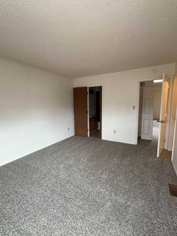 4630 Excalibur Ct - Photo 7 of 12