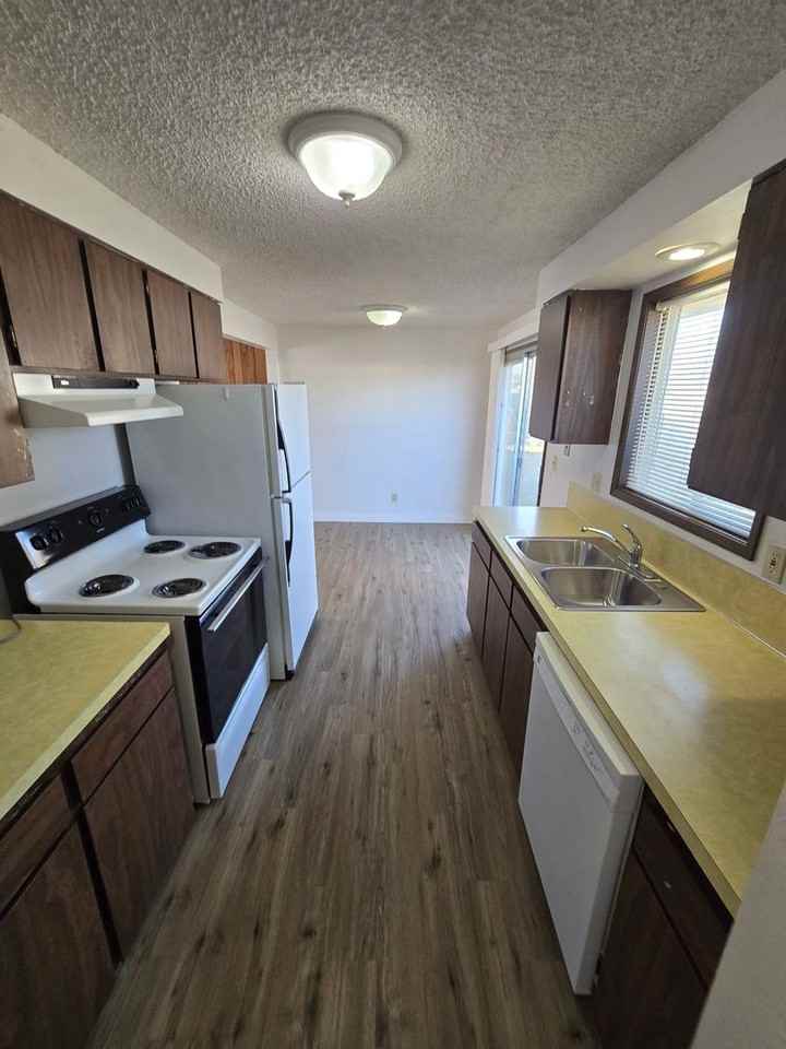 3400 Coronado Way - Photo 3 of 9