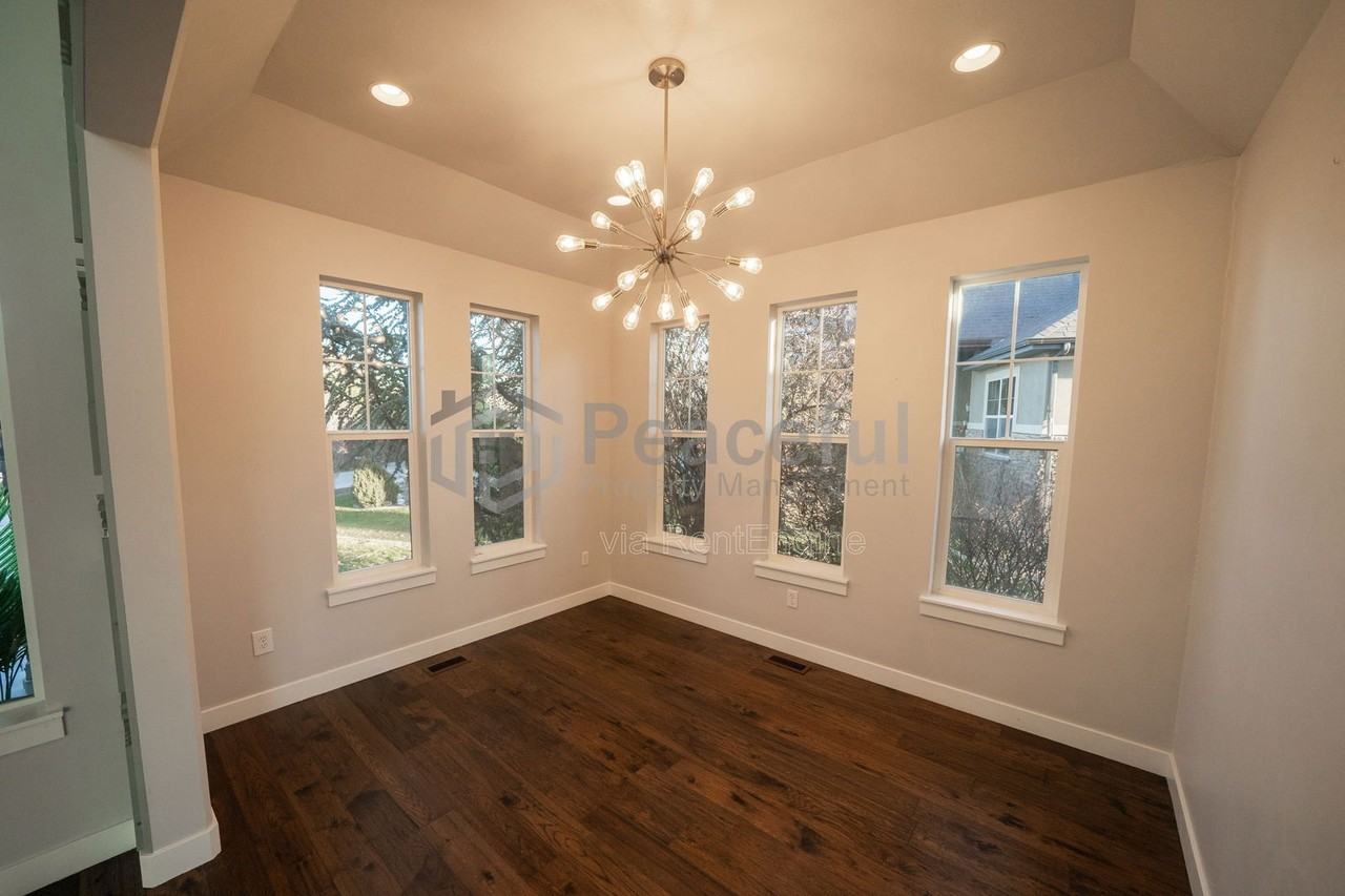 1867 S Prairie Pond Rd - Photo 3 of 29