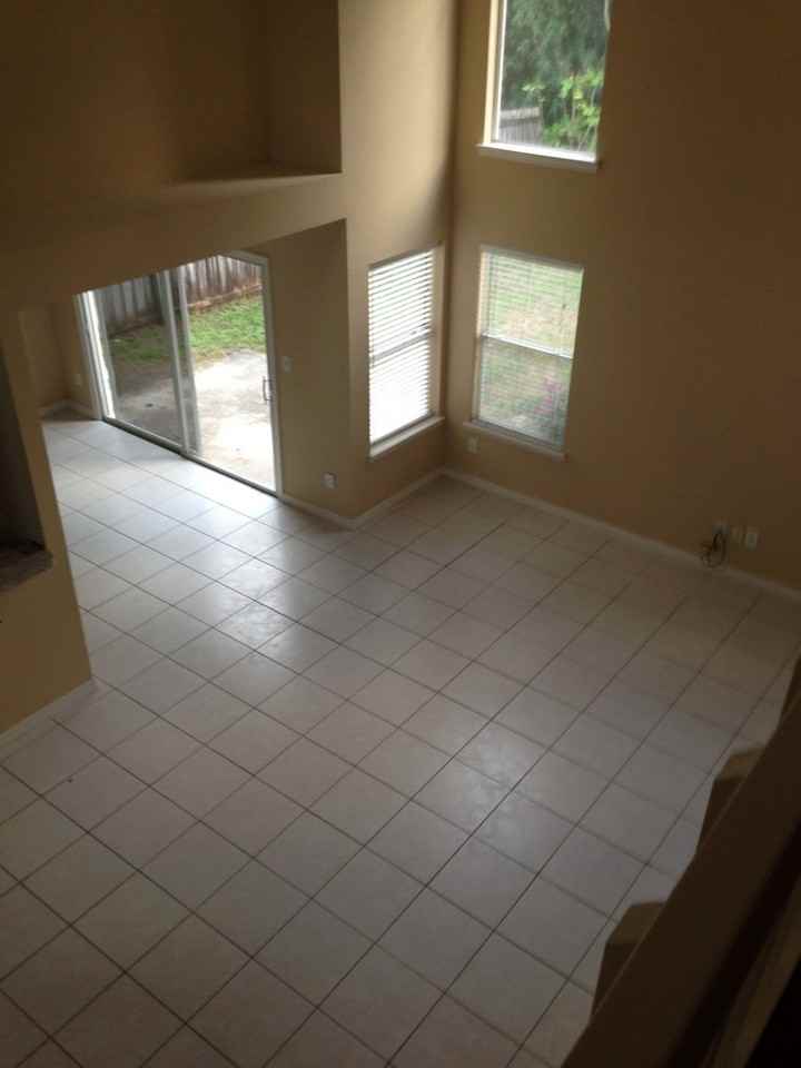 2321 Roanoke Ct - Photo 4 of 14