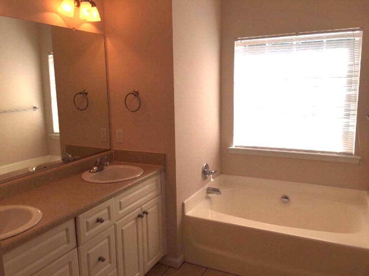 913 Cabot Cv - Photo 2 of 15