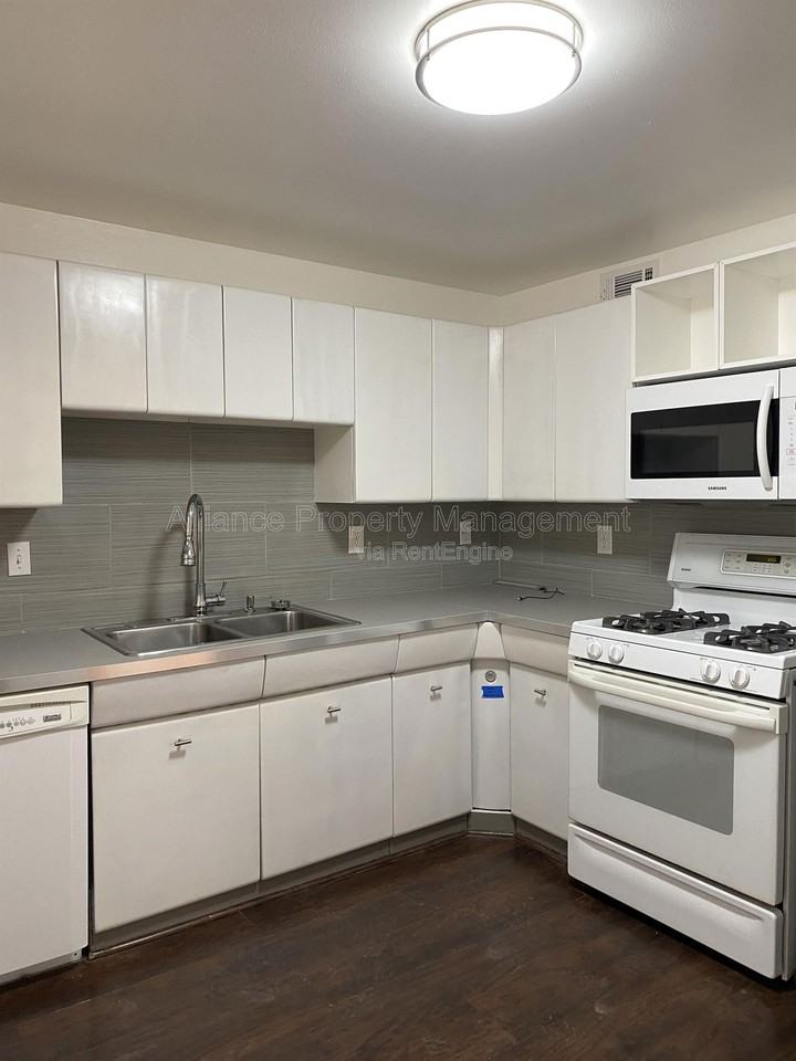 2605 Lark Dr - Photo 7 of 31