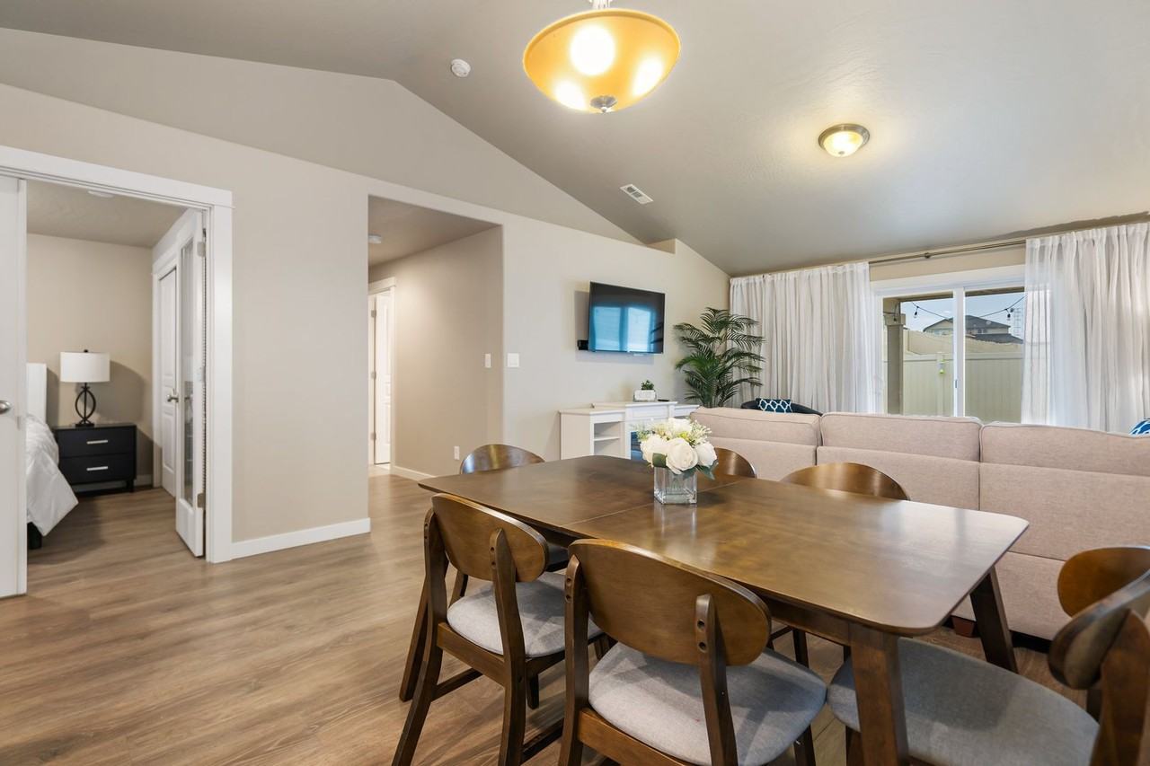 2937 Castle Rock Boulevard - Photo 4 of 38