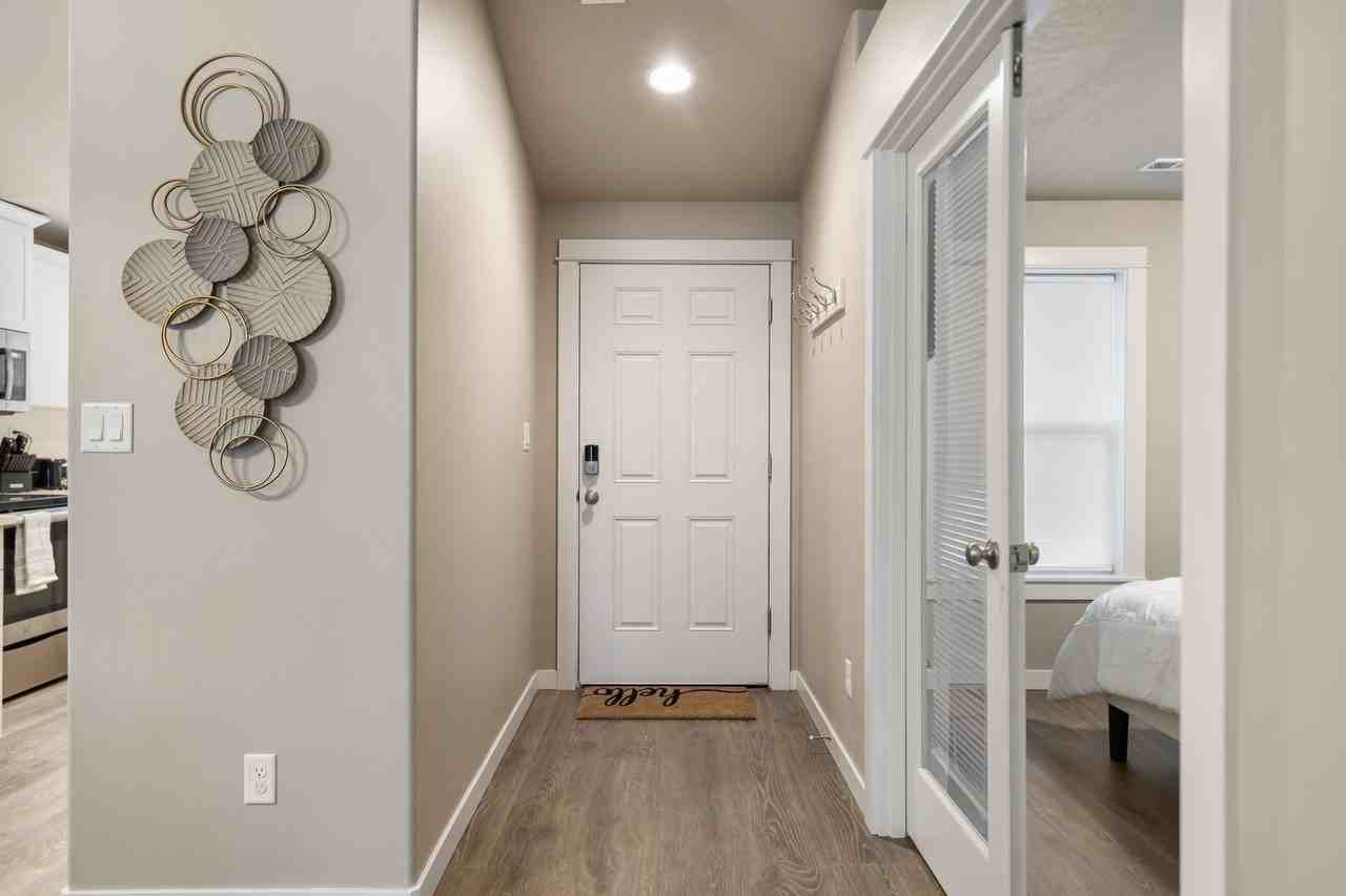 2937 Castle Rock Boulevard - Photo 5 of 38