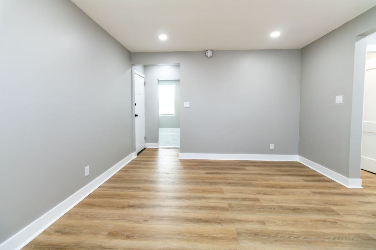 5548 Woodland Ave - Photo 2 of 9
