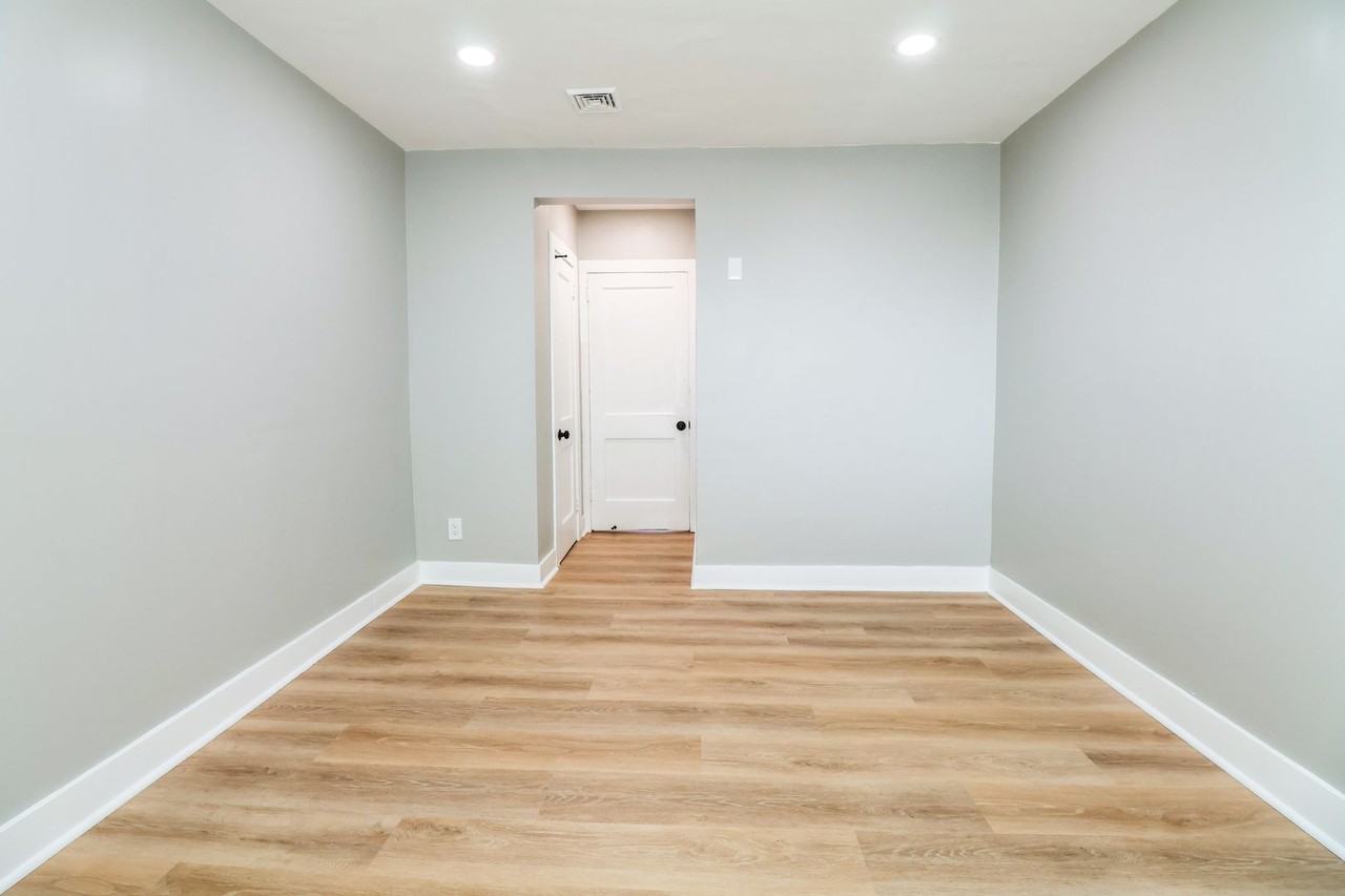 5548 Woodland Ave - Photo 4 of 9