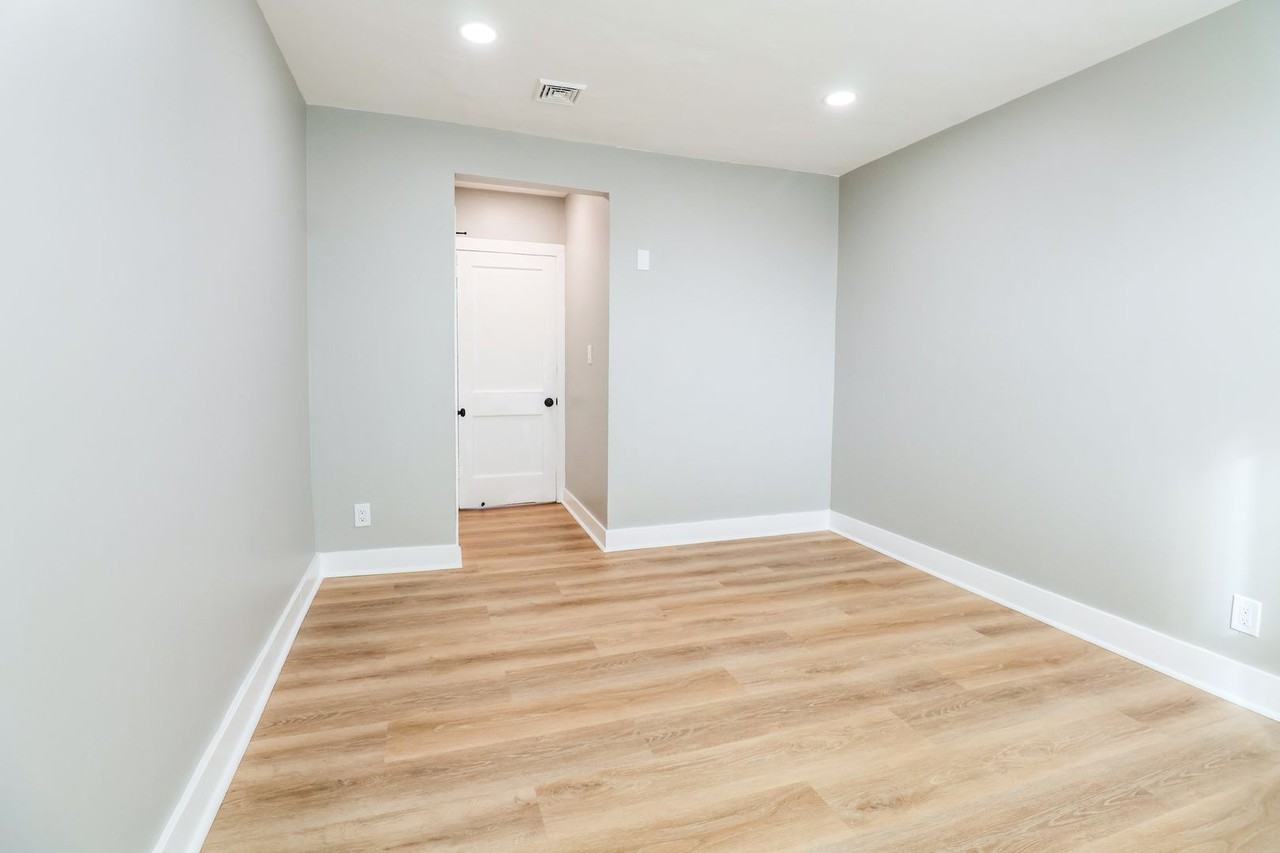 5548 Woodland Ave - Photo 5 of 9