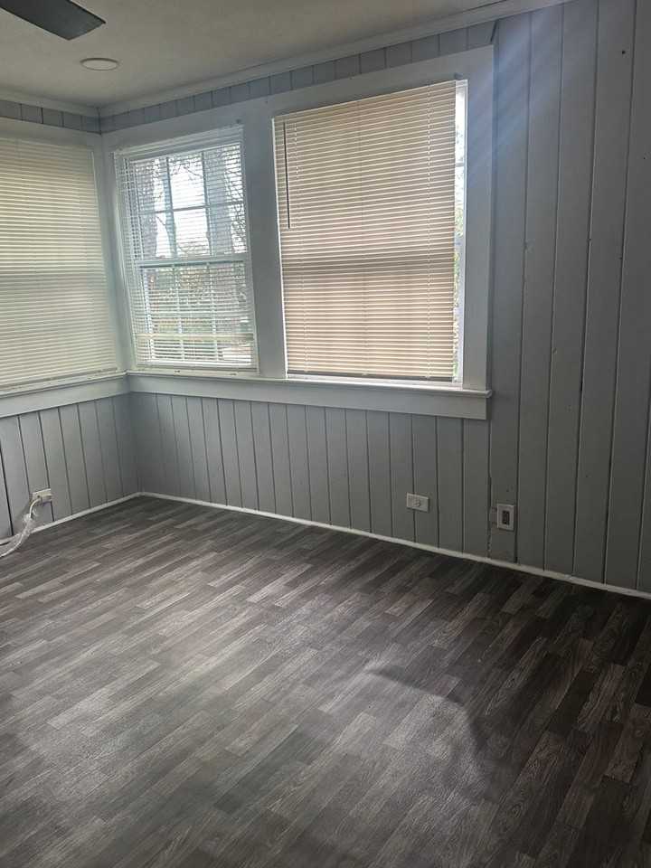 1126 Brentwood Ave - Photo 3 of 16