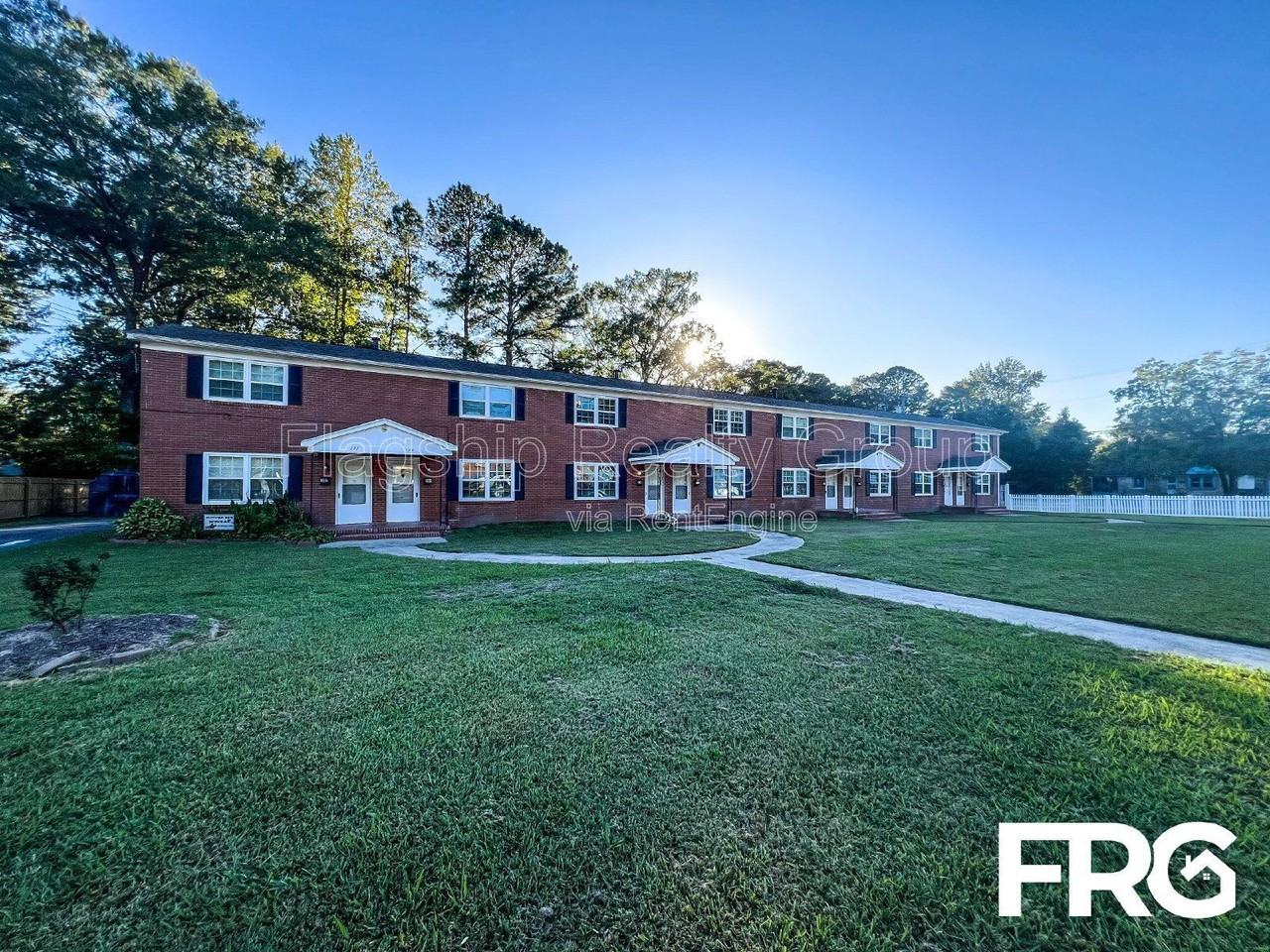 111 W 15th St - Photo 5 of 29