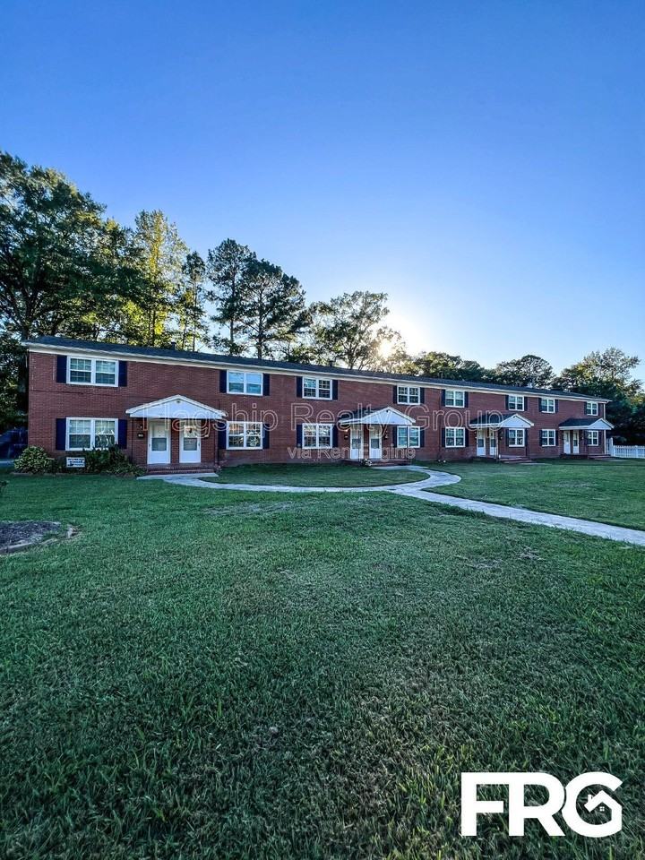 111 W 15th St - Photo 6 of 29