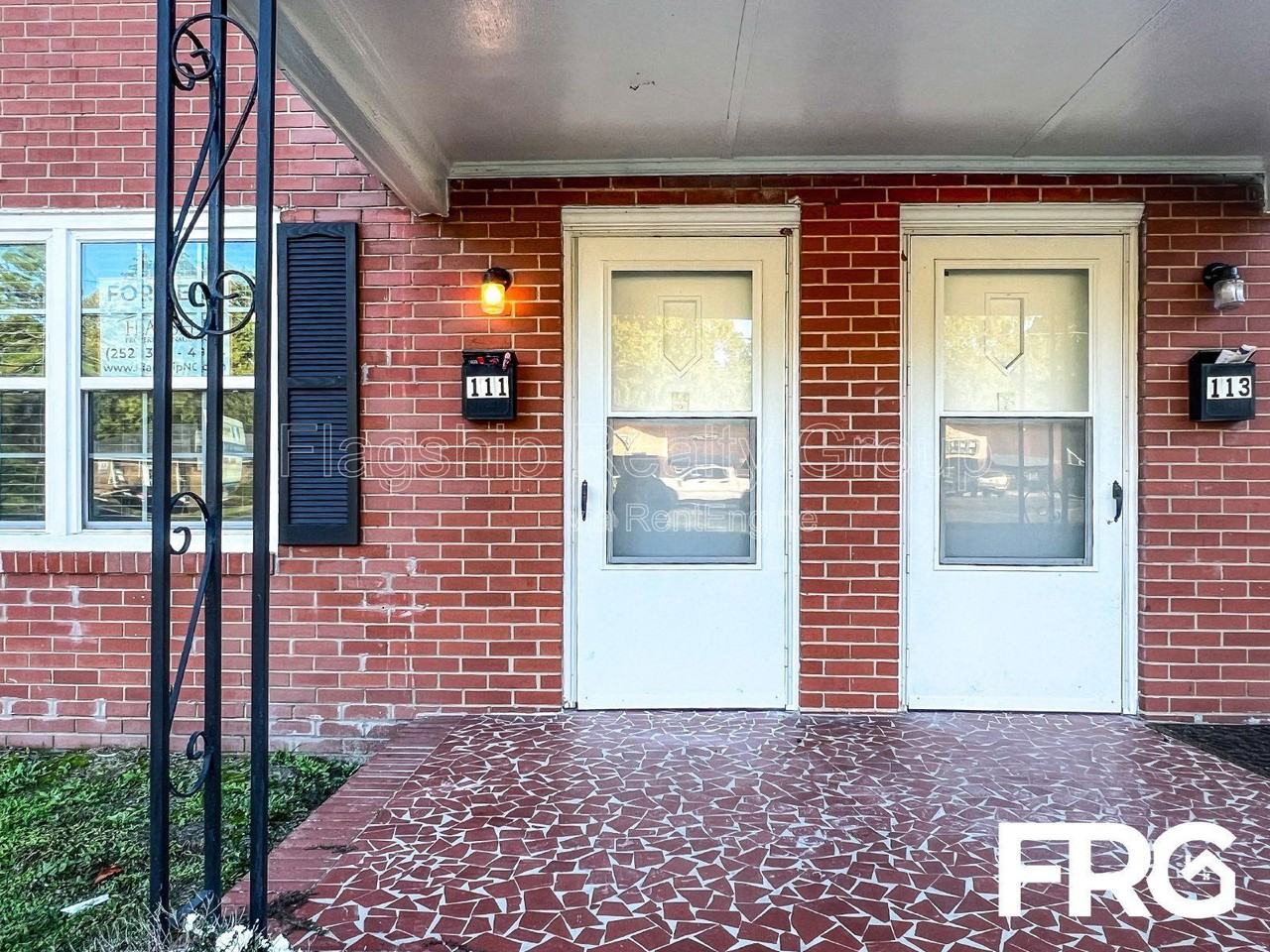 111 W 15th St - Photo 7 of 29