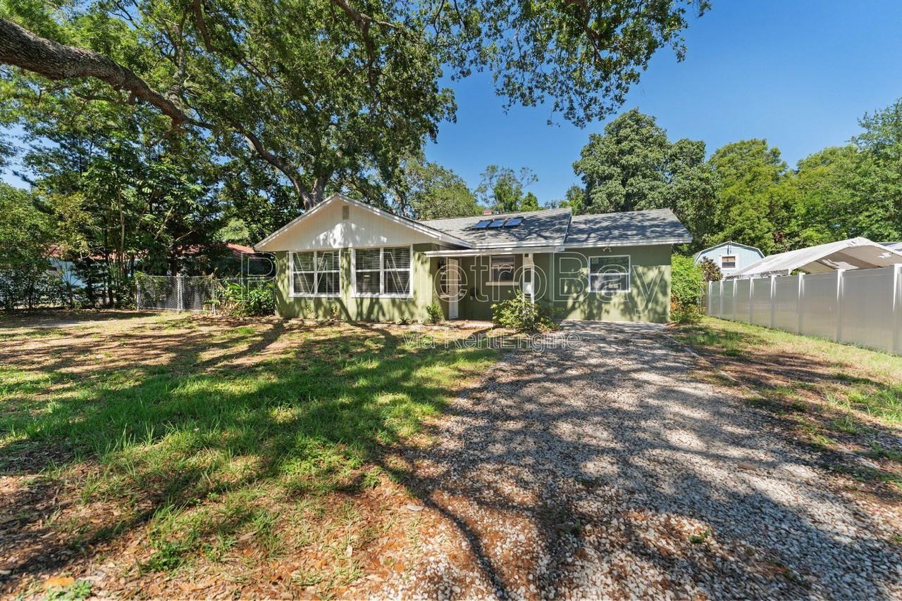 4939 Woodland Dr - Photo 5 of 50