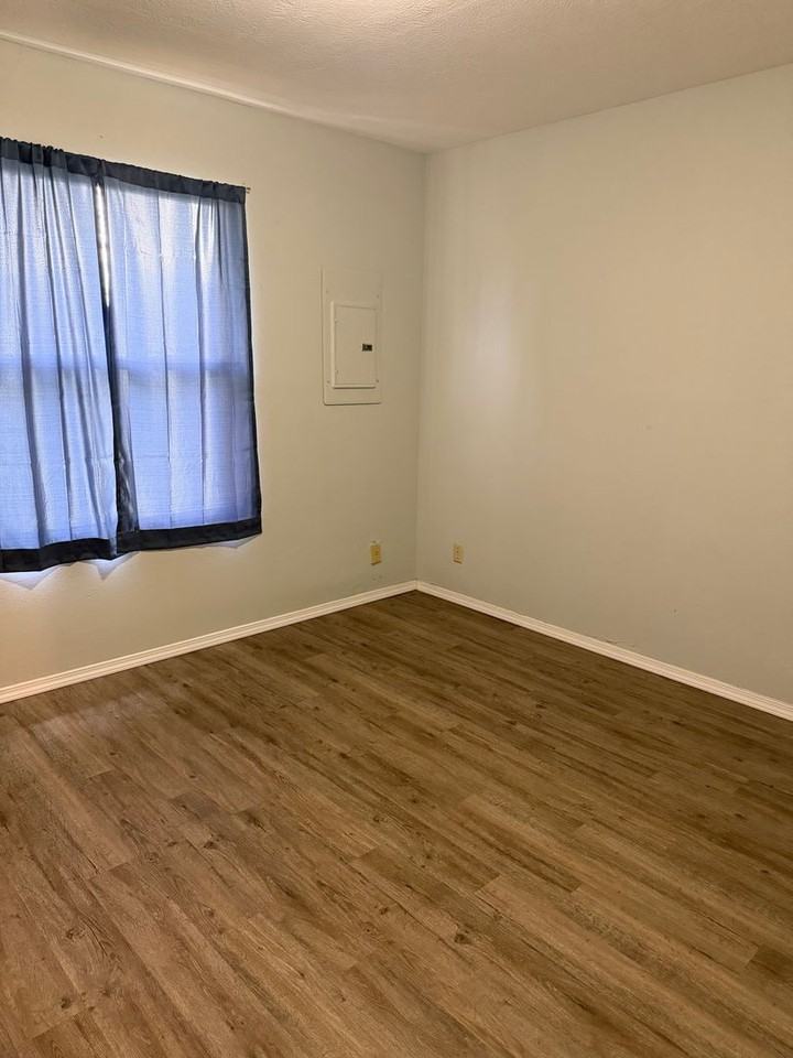 1107 Presley Drive - Photo 5 of 7