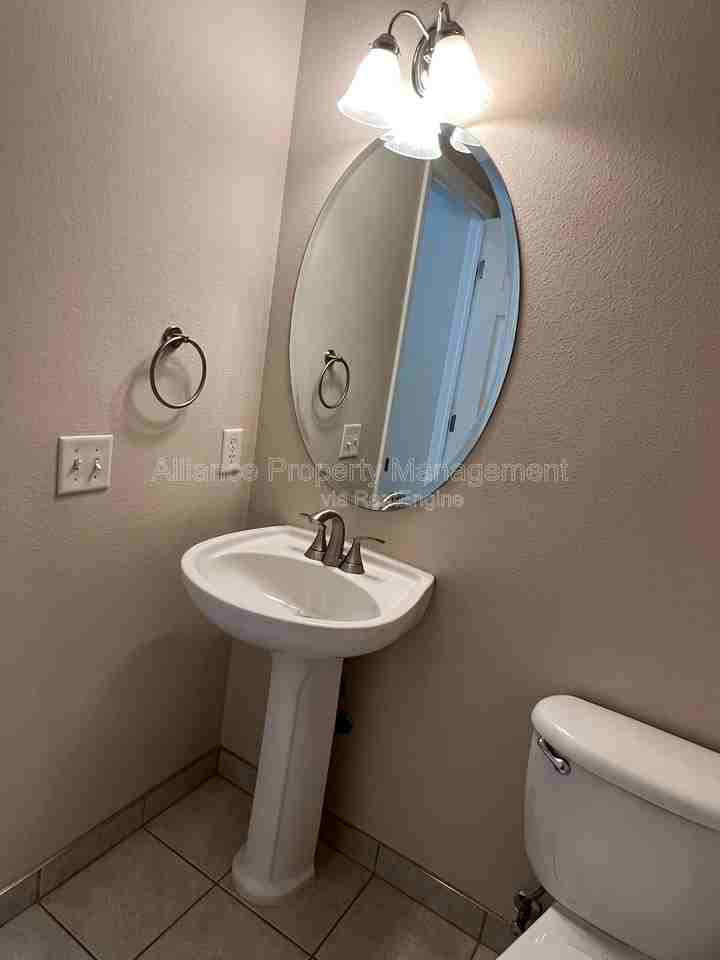 9083 Musgrave Street - Photo 6 of 42