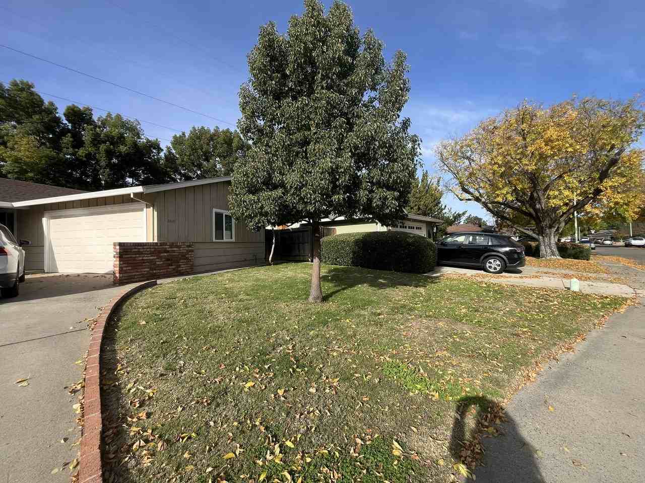 2840 Sarina Ct - Photo 2 of 32