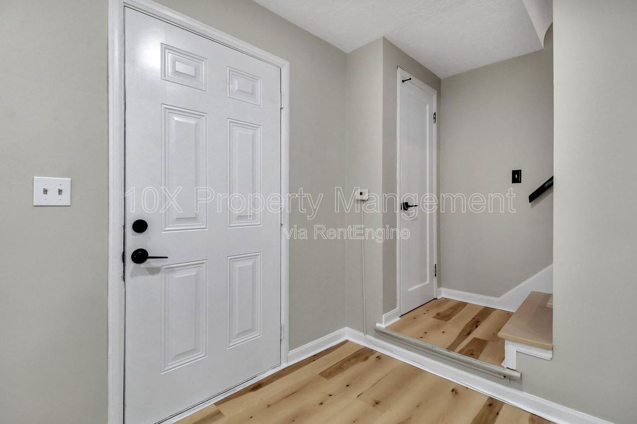 1045 S James Rd - Photo 6 of 26