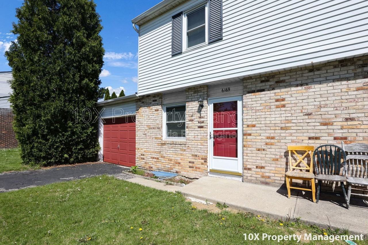 6169 Laurelwood Ct - Photo 4 of 25