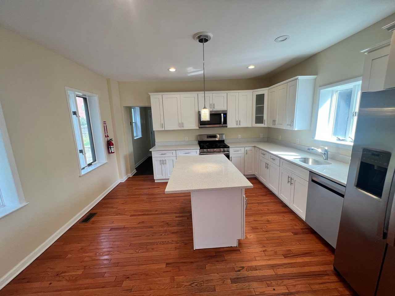 838 Smith Street - Photo 2 of 26