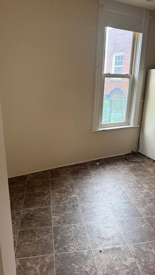 318 Center Avenue - Photo 3 of 7