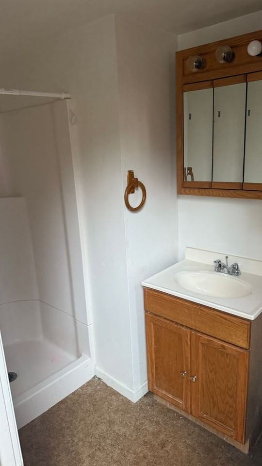 318 Center Avenue - Photo 5 of 7