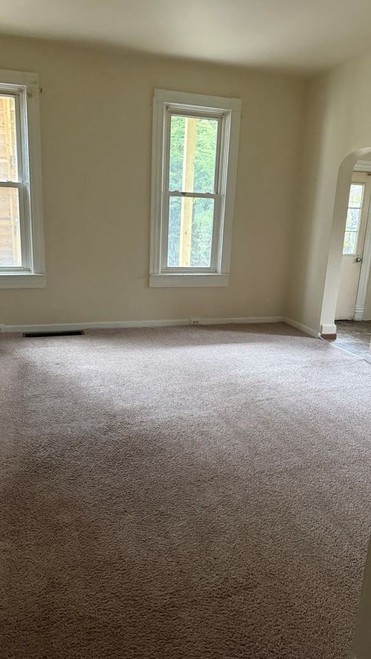 318 Center Avenue - Photo 7 of 7