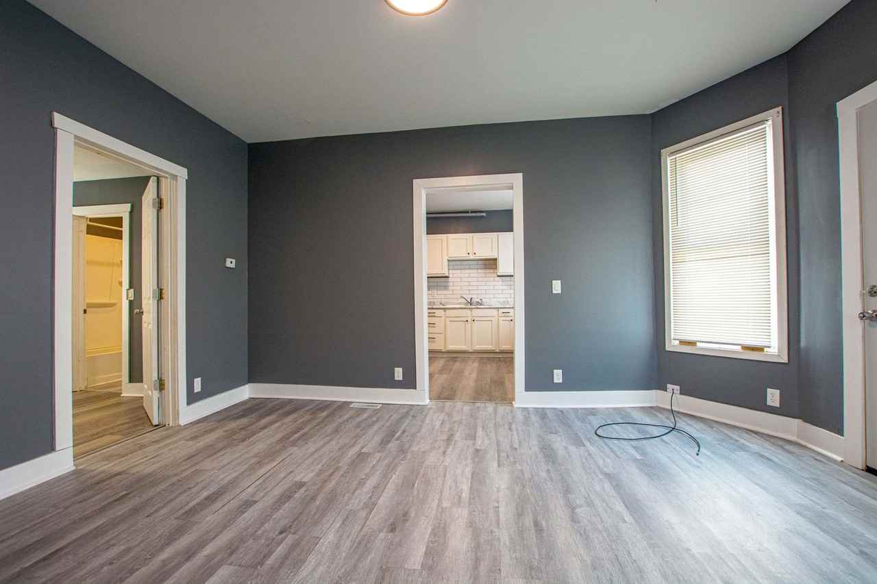 2523 Ames Ave - Photo 4 of 15