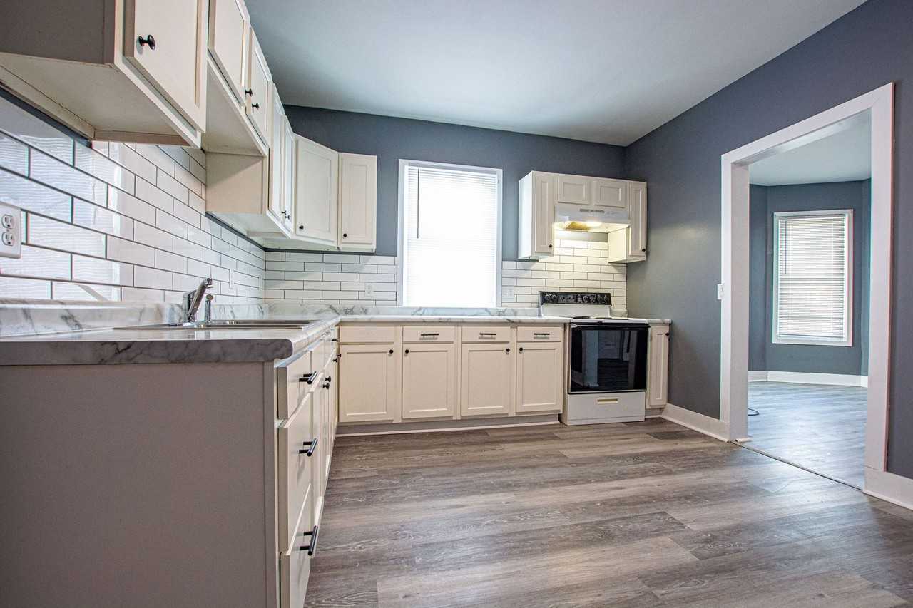 2523 Ames Ave - Photo 6 of 15