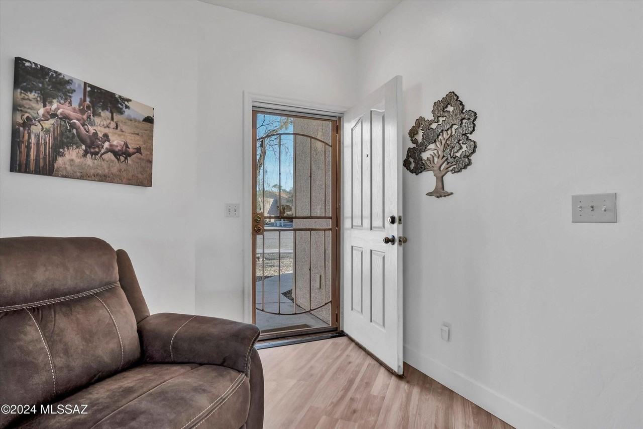 1824 W Waterleaf Dr - Photo 2 of 24