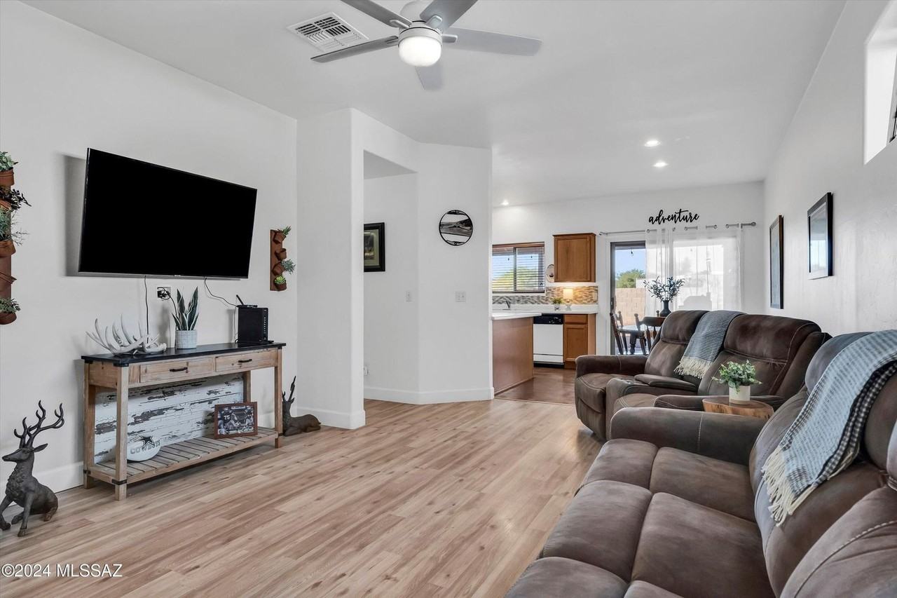 1824 W Waterleaf Dr - Photo 3 of 24