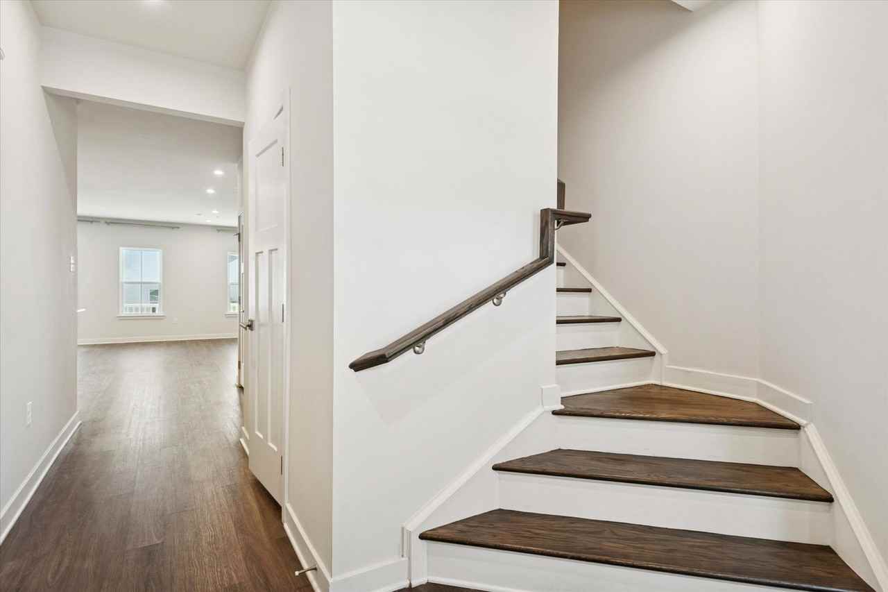 270 Chase Dr - Photo 2 of 29