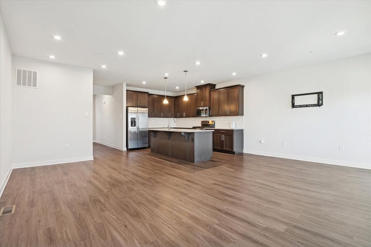 270 Chase Dr - Photo 3 of 29