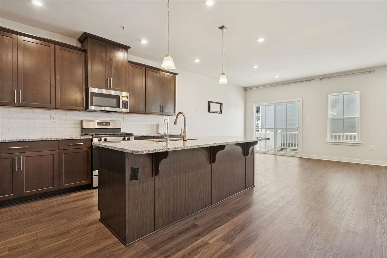 270 Chase Dr - Photo 4 of 29