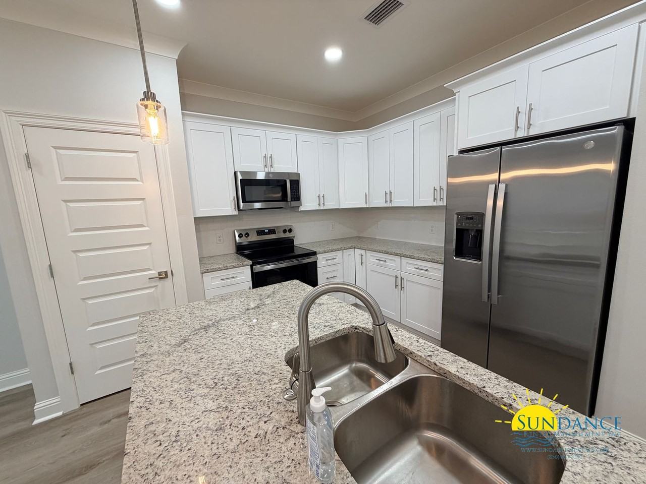 705 Woodlawn Avenue - Photo 4 of 20