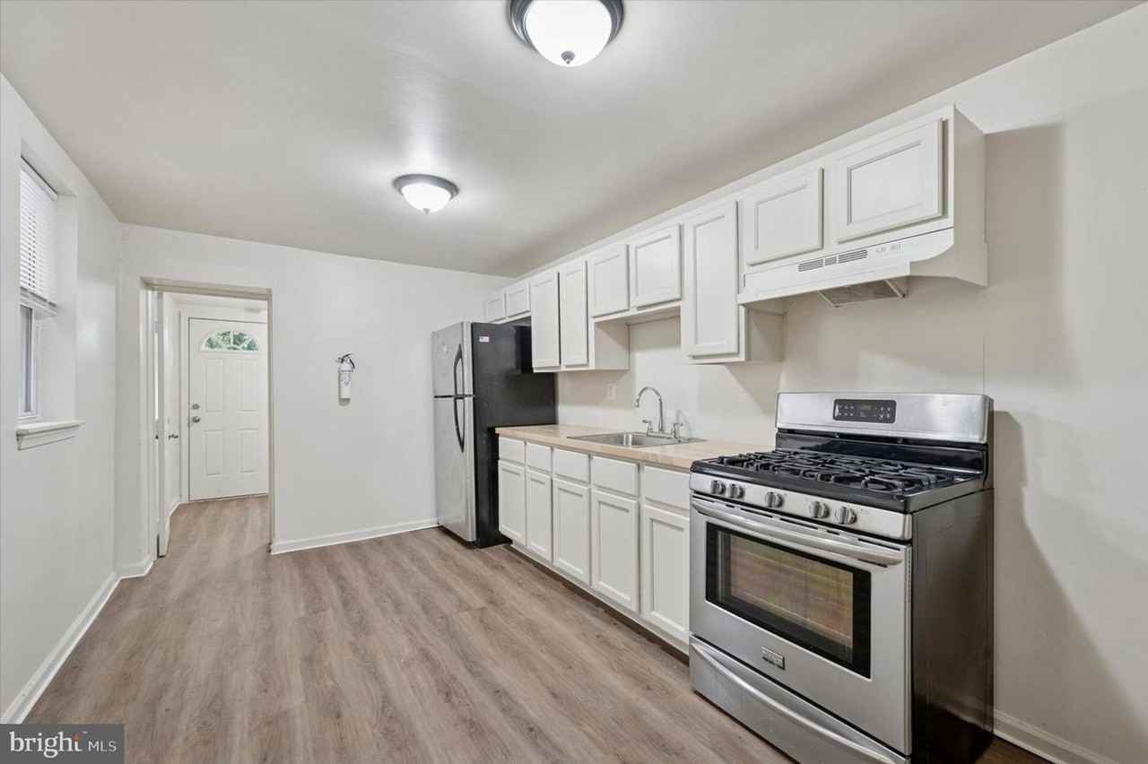 1016 Potter St - Photo 2 of 15