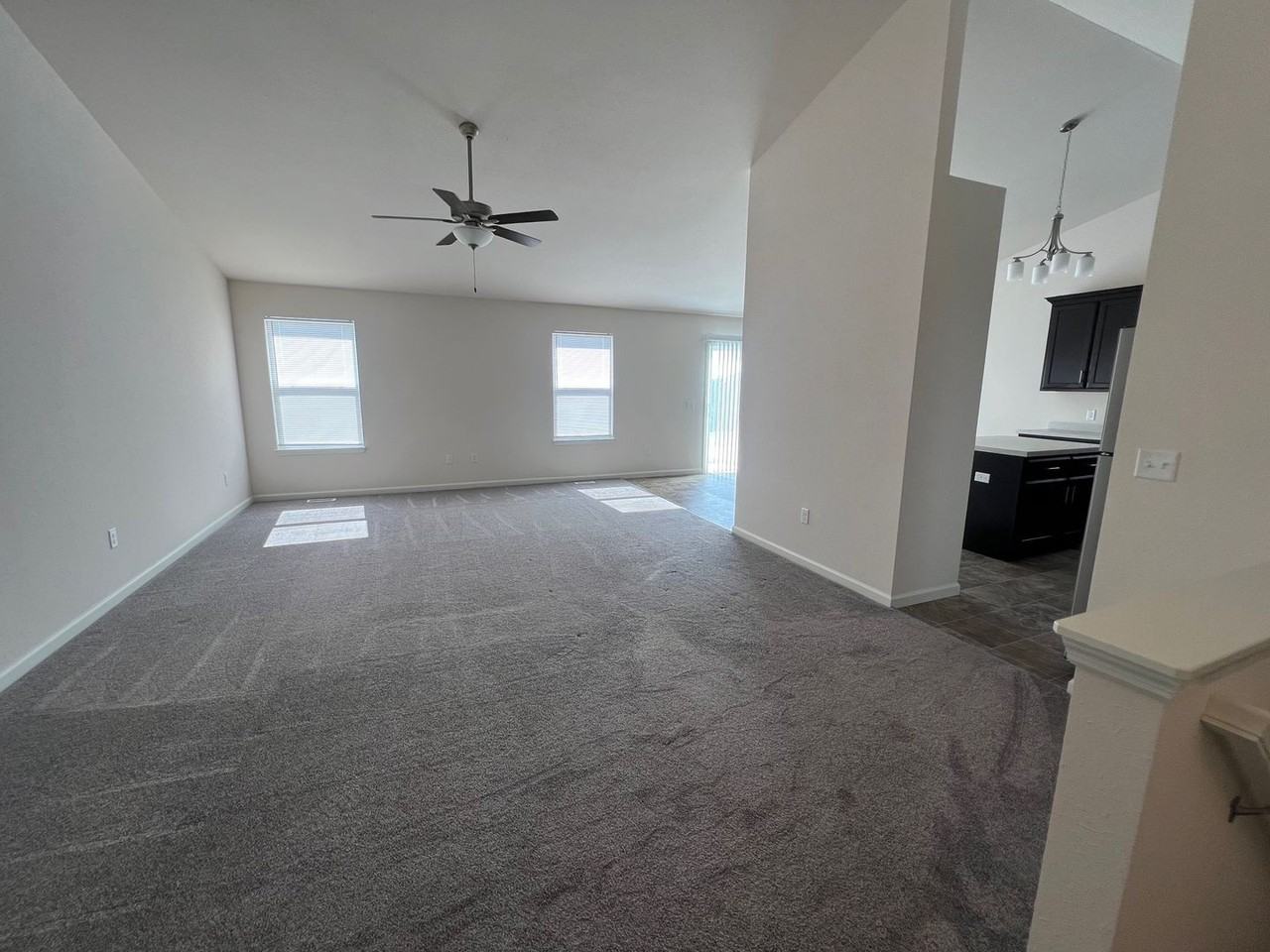 1815 Valley View Cir - Photo 3 of 9