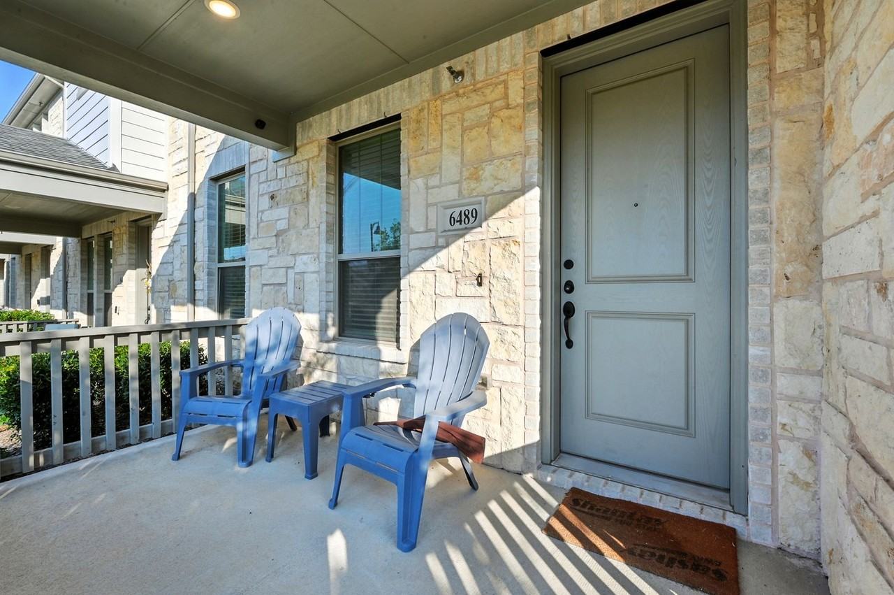 6489 Iron Horse Boulevard - Photo 3 of 34