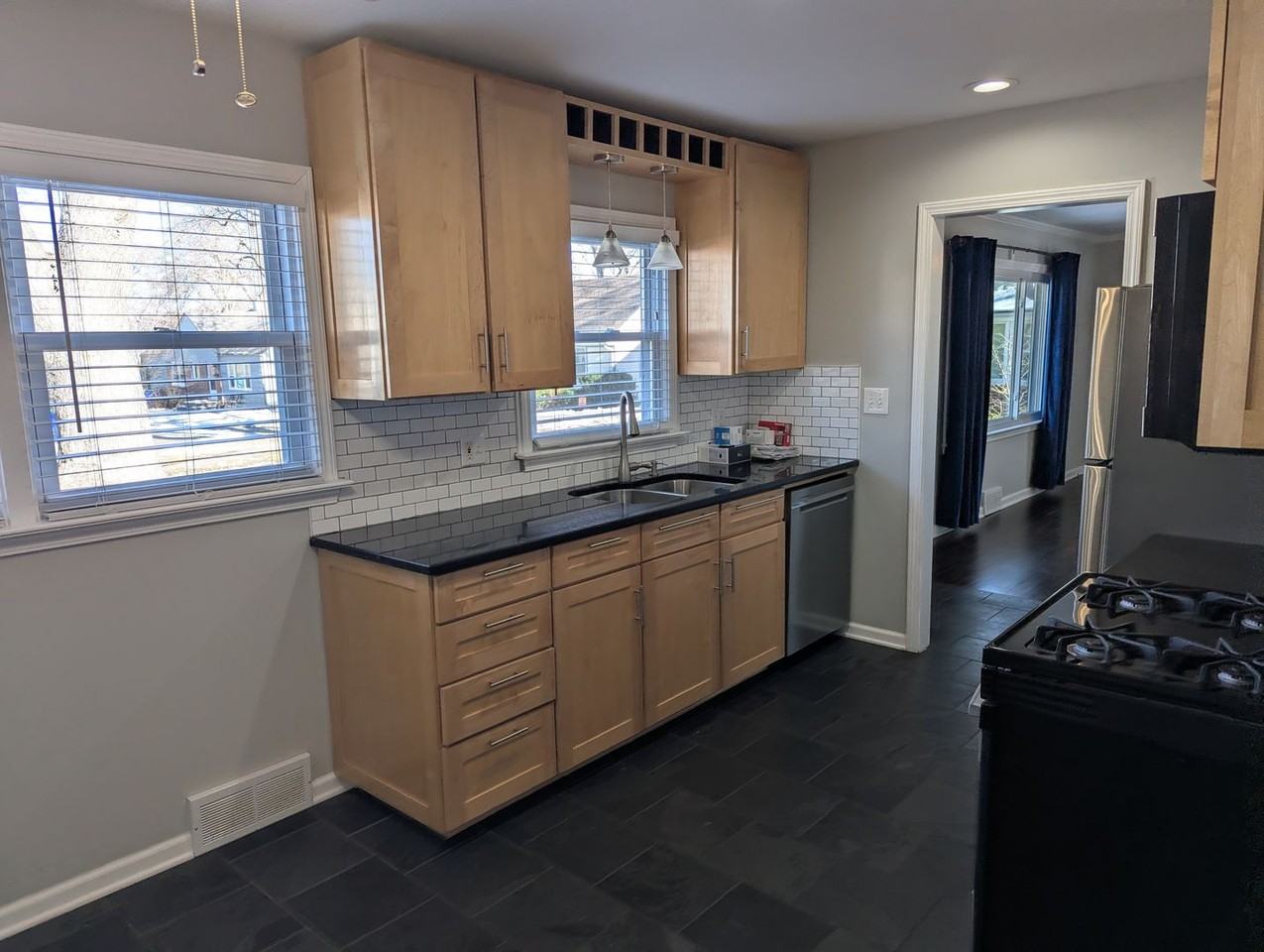 6611 W 73rd St - Photo 3 of 15