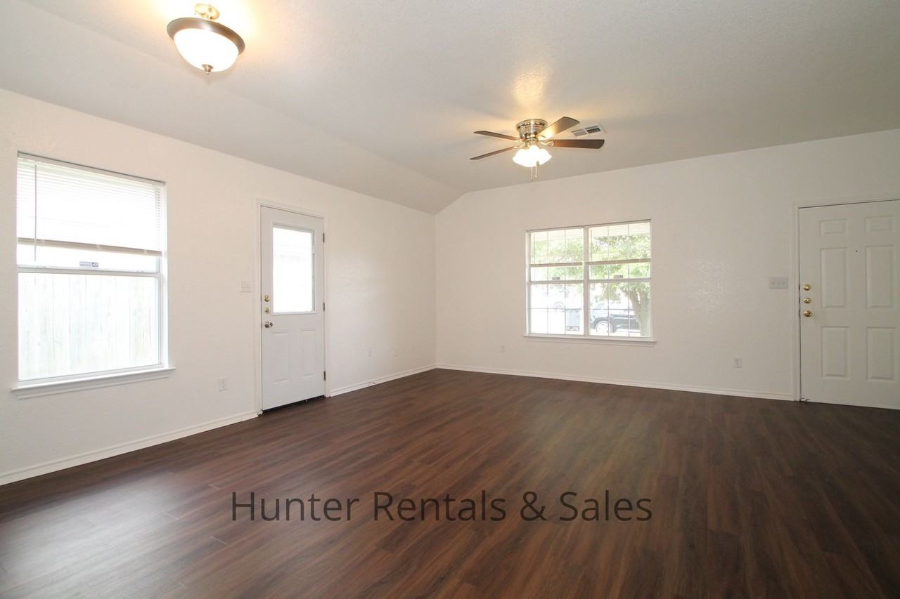 3208B Toledo Dr - Photo 6 of 13