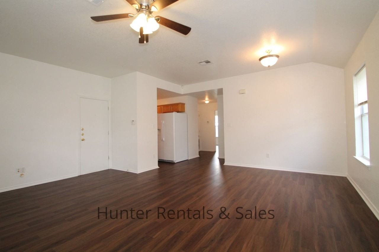 3208B Toledo Dr - Photo 5 of 13