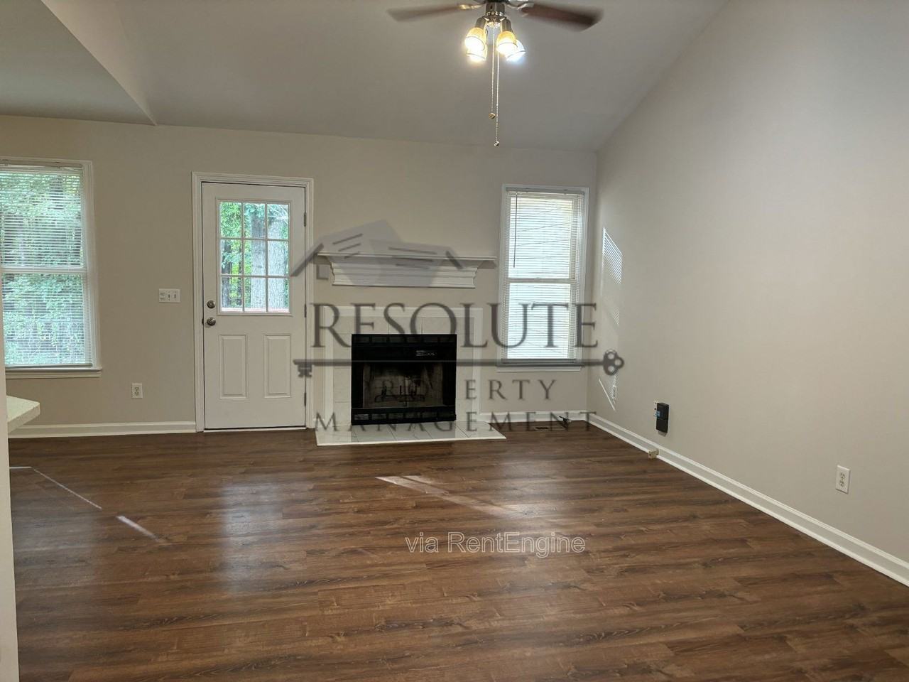 928 Amersham Ln - Photo 2 of 11