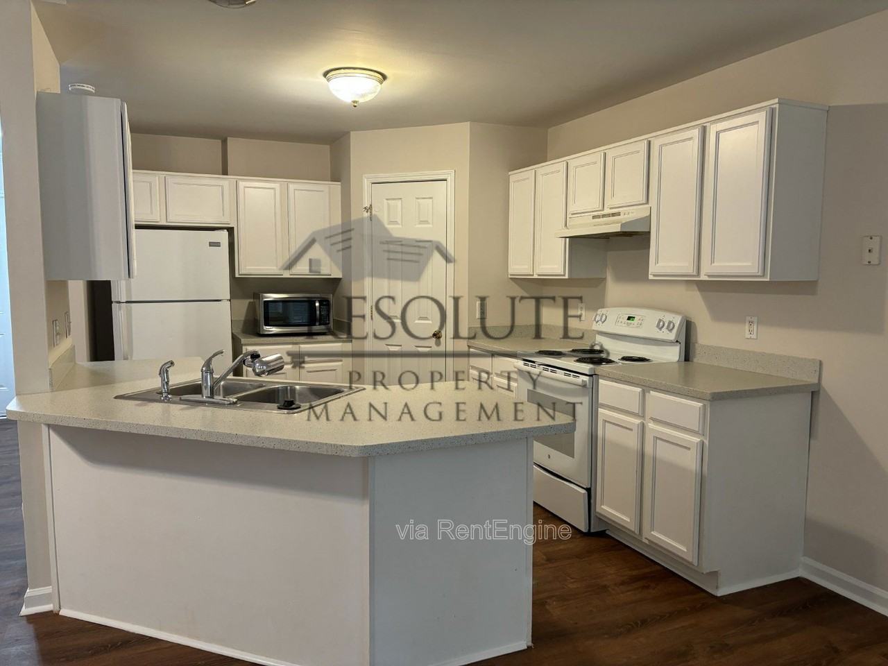 928 Amersham Ln - Photo 3 of 11