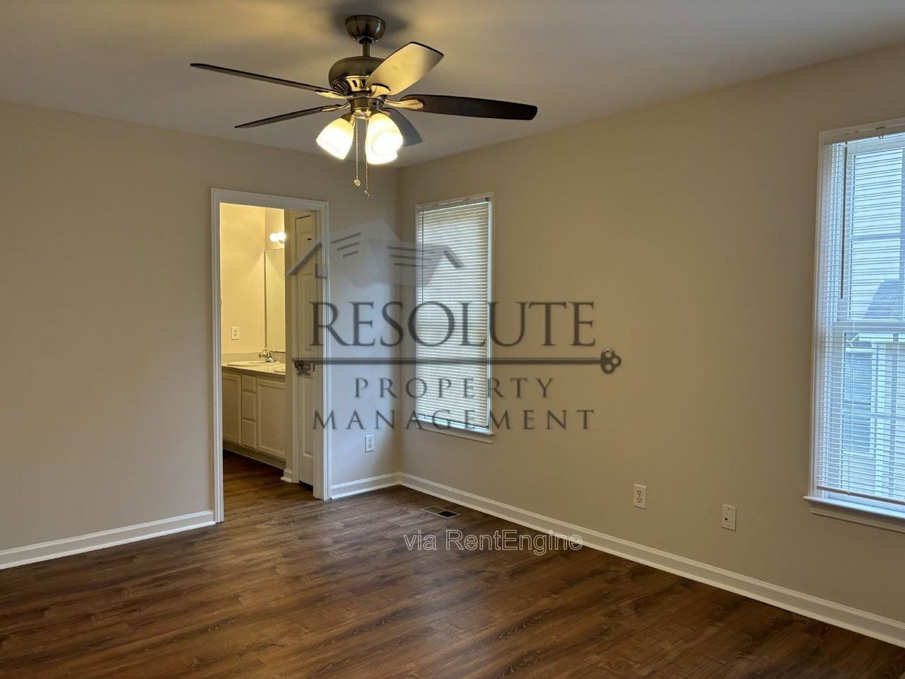 928 Amersham Ln - Photo 6 of 11