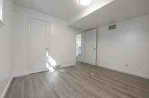 featured image of 915 E Avenue E