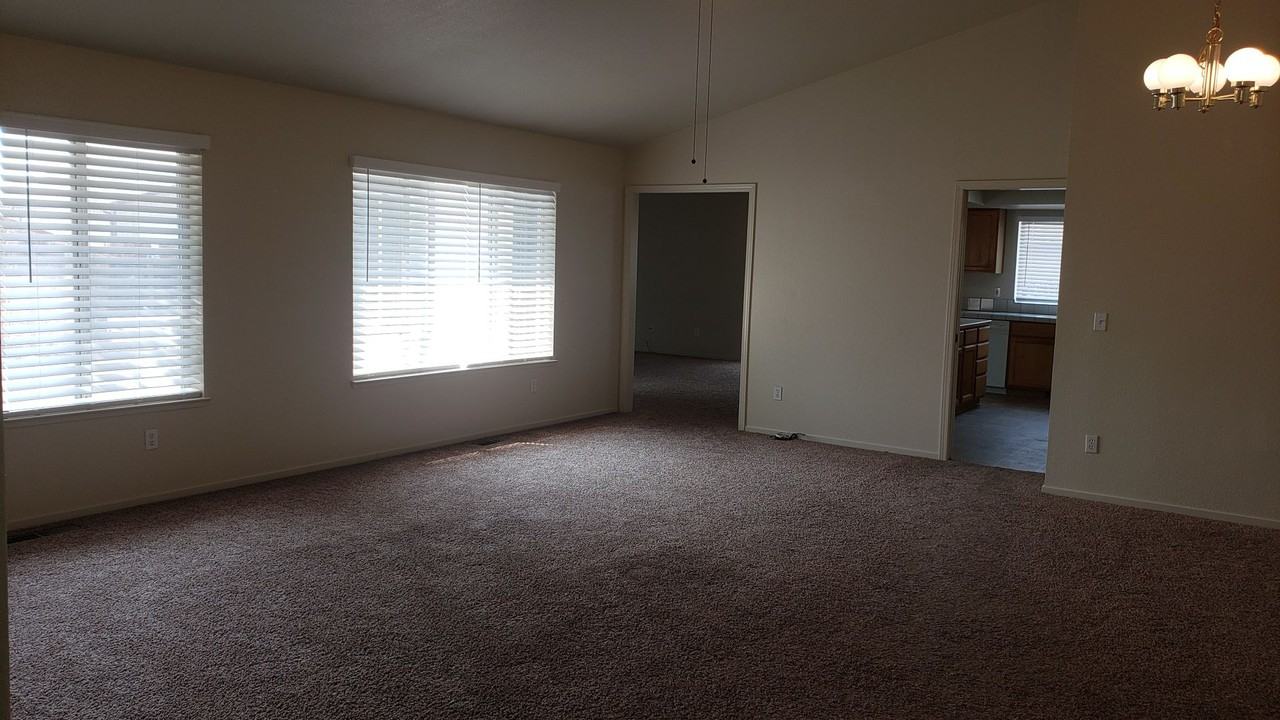515 Tranquil Dr - Photo 4 of 25