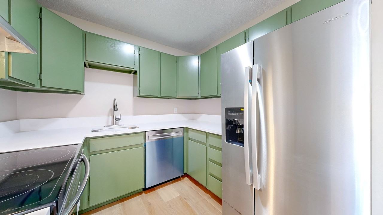 1260 Graves Avenue - Photo 3 of 19