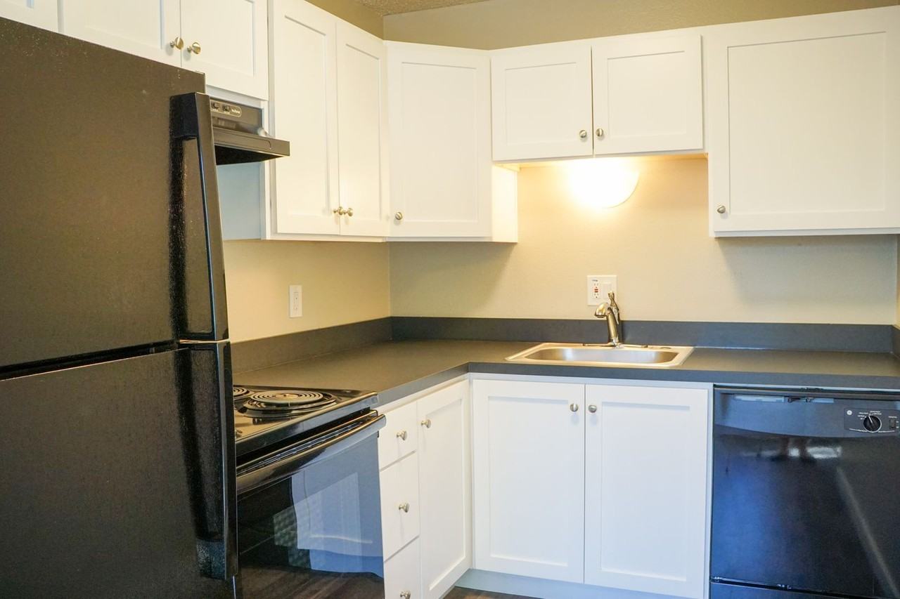 1503 Se Stark St - Photo 2 of 11